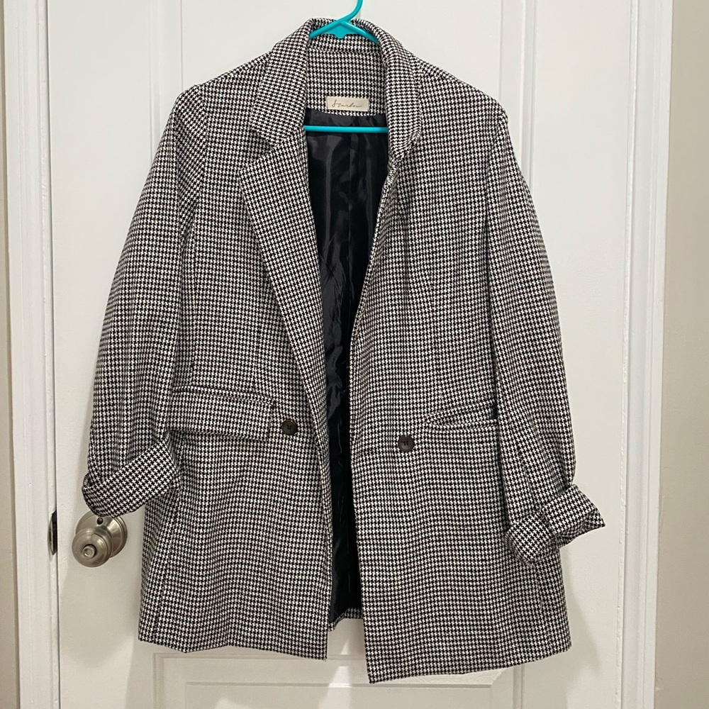 Starlow Houndstooth Oversized Blazer shoulder pads and front pockets and button